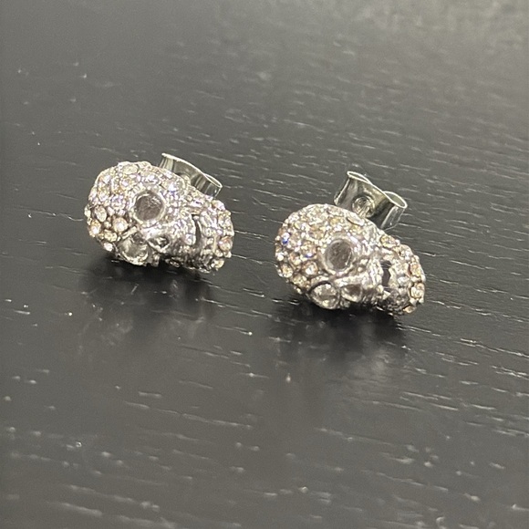 Skull Silver Stud Earrings - Picture 1 of 5